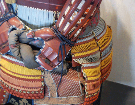 Kumihimo on suit of armor